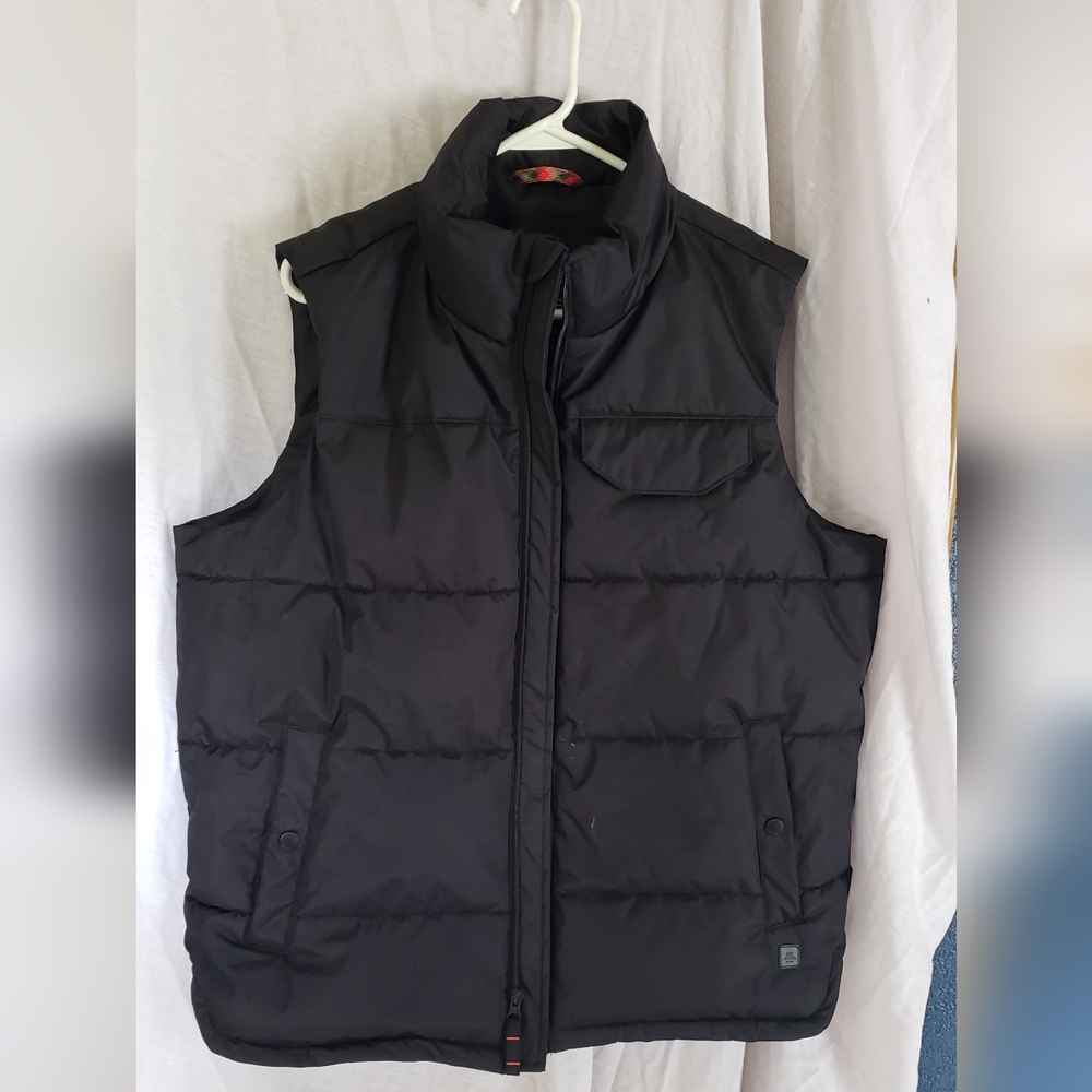 Hawke‎ & Co Outfitter. Quilted Puffer Vest. Medium. Pockets. Zip Closure.